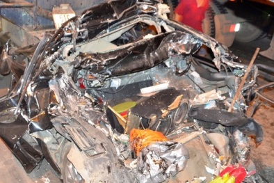 Tai nạn giao thông nghiêm trọng ngày 21/12: Xe 4 chỗ bẹp dúm, tài xế tử vong