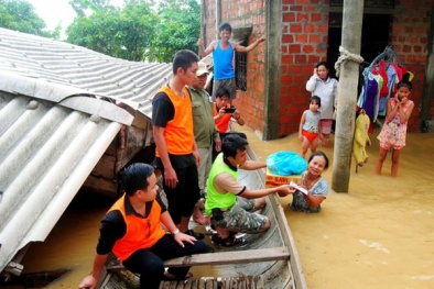 Chính phủ hỗ trợ 165 tỉ đồng cho 8 tỉnh miền Trung bị bão lũ