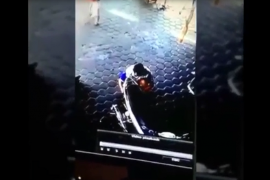 Người đàn ông liều mình cứu sống 2 đứa bé thoát chết trước đầu xe tải