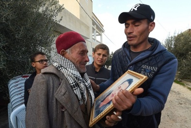 Vụ đâm xe tải ở Đức: Gia đình nghi phạm sốc, bật khóc khi nghe tin về con mình