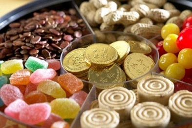 Bánh kẹo Trung Quốc ồ ạt đổ về chợ Tết Hà Nội