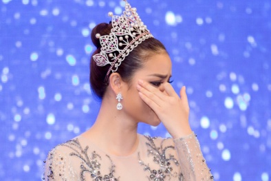 Hoa hậu Phạm Hương bật khóc khi nhìn lại chặng đường trong 2 năm đăng quang