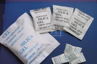 Gói hút ẩm - 'Sát thủ giấu mặt' làm mù mắt, loét miệng trẻ nếu chẳng may nghịch