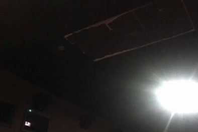 Hà Nội: Đi xem phim bị trần thạch cao rơi nhập viện cấp cứu