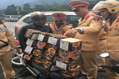 Hà Tĩnh: Bắt 35kg pháo ngụy trang trong bao tải chở rau