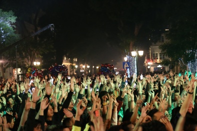 Không khí đón năm mới sôi động tại countdown 2017 Nhà hát Lớn Hà Nội