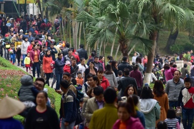 Người dân cả nước ùn ùn ra phố chơi Tết Dương lịch