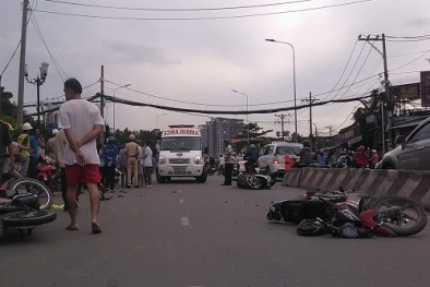 Tai nạn giao thông ngày 2/1: Ô tô tông hàng loạt xe máy, nhiều người nhập viện