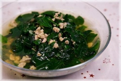 Thực hư bà đẻ ăn canh rau ngót thịt nạc khiến con bị lùn?