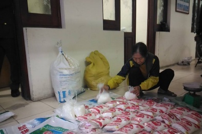 Phát hiện cụ bà sản xuất, buôn bán mì chính Miwon giả