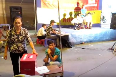 Sự thật đáng buồn đằng sau nhưng sân khấu hát từ thiện của người khuyết tật