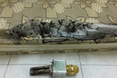 Micro karaoke Trung Quốc phát nổ, suýt phóng hoả cả chung cư