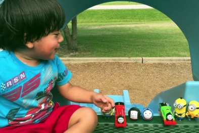 Mới 5 tuổi, cậu bé này đã 'vượt mặt' đại gia với thu nhập 1 triệu USD/ tháng