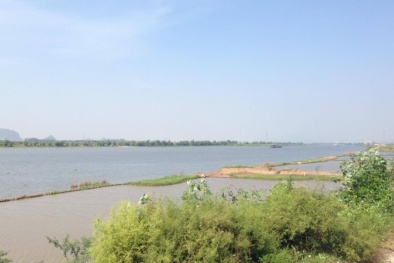 Nam Định: Lật tàu chở đá, 2 người chết và mất tích