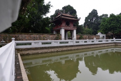 Cận cảnh Văn Miếu - Quốc Tử Giám sau khi được quét vôi xám trắng