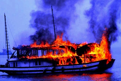 Video: Thông tin mới nhất vụ cháy tàu du lịch tại Vịnh Hạ Long