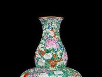 Chiếc bình hoa gây 'choáng' với mức giá gần 72 tỷ đồng có gì đặc biệt?