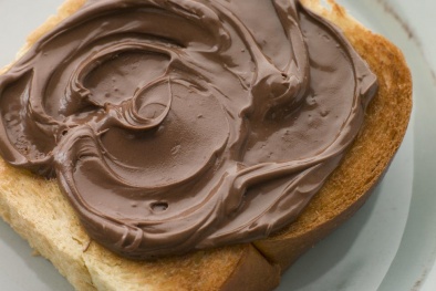 Tin cảnh báo nổi bật: Bơ phết bánh mì gây ung thư, rách ruột vì răng giả