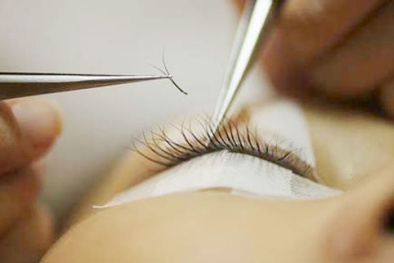 Thận trọng kẻo mù vĩnh viễn vì 'nghiện' nối mi giả