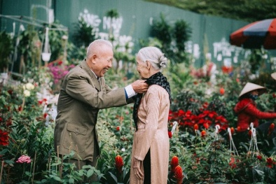 Bộ ảnh 'Ông bà anh' đi chợ Tết gây xúc động cộng đồng mạng