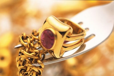 Giá vàng hôm nay 17/01 tiếp tục tăng chóng mặt, nhà đầu tư bất an