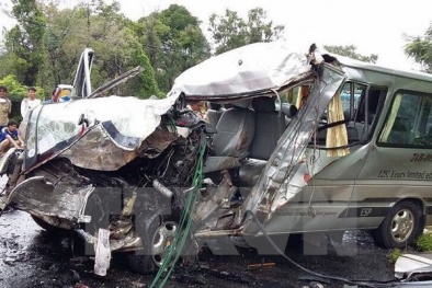 Ninh Thuận: Xe tải tông vào lan can, 3 người tử vong tại chỗ