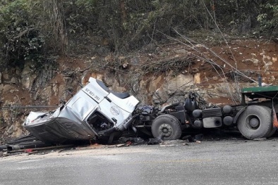Tai nạn giao thông ngày 17/1: Thi thể phụ xe mắc kẹt sau tai nạn