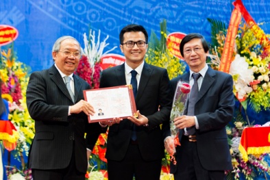 PGS trẻ nhất Việt Nam được vinh danh Gương mặt trẻ tiêu biểu Thủ đô 2016