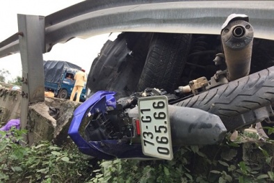 Tai nạn giao thông ngày 19/1: Xe máy bẹp dí dưới gầm ô tô, hai mẹ con tử vong tại chỗ