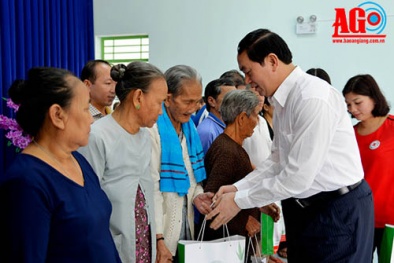 Chủ tịch nước chúc Tết gia đình chính sách, hộ nghèo tỉnh An Giang