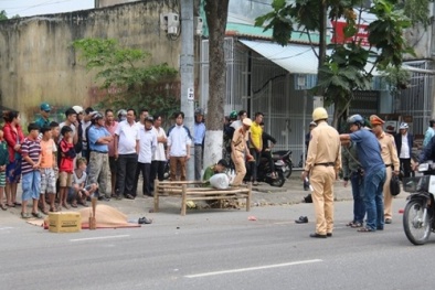Tai nạn giao thông ngày 22/1: Xe buýt tông thẳng xe máy, cha tử vong tại chỗ, con nguy kịch