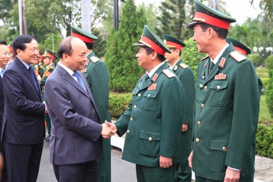 Thủ tướng Nguyễn Xuân Phúc chúc Tết cán bộ, chiến sĩ Quân khu 5