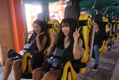 Tàu lượn dạng treo lớn nhất Việt Nam ra mắt tại Asia Park