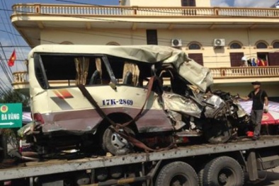 Xe chở 28 người đi chùa Ba Vàng bị tai nạn, 2 người chết, 1 người nguy kịch