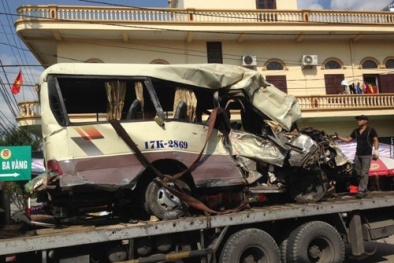 Tai nạn giao thông ngày mùng 3 Tết: 2 xe máy tông nhau vỡ nát, 6 người nguy kịch