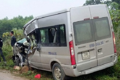 Tai nạn giao thông ngày 3/2: Đầu xe khách bẹp dúm, 3 người thương vong