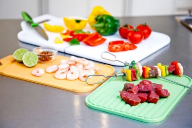 Chuyên gia Mỹ cảnh báo: Nguy hiểm chết người khi dùng thớt nhựa