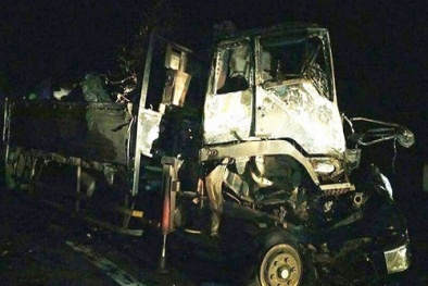 Tai nạn giao thông ngày 8/2: Hai người tử vong trong cabin xe tải bốc cháy dữ dội