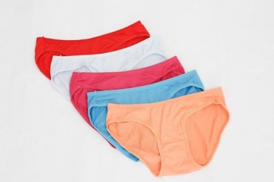 Quần lót nhiều màu sắc chứa hóa chất độc hại chị em cần tránh