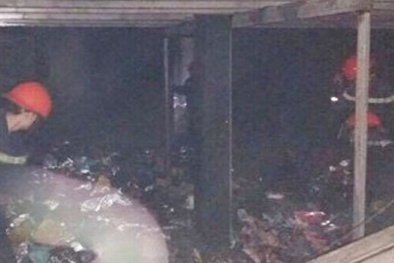 Sắp Rằm tháng Giêng, cửa hàng kinh doanh vàng mã bị cháy rụi