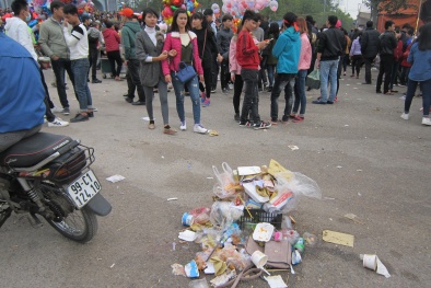 Chưa tan hội, rác thải đã tràn ngập hội Lim