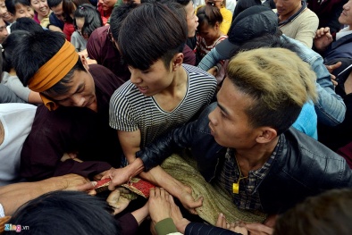 Những hình ảnh bạo lực, phản cảm dịp lễ hội đầu năm