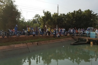 Tai nạn giao thông nghiêm trọng, 3 người trong 1 gia đình tử vong dưới kênh