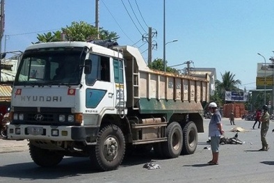 Tai nạn giao thông ngày 12/2: Xe ben vò nát xe máy, người đàn ông tử vong tại chỗ