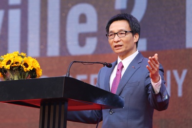 Phó Thủ tướng Vũ Đức Đam cắt băng khai trương Làng phần mềm F-Ville 2