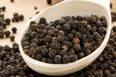Ăn hạt tiêu đen sai cách có thể tử vong