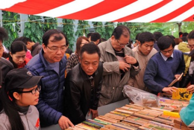 Phiên chợ sách xưa: Nét đẹp văn hóa của người Hà Nội