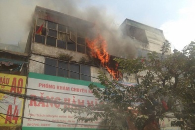 Cận cảnh hiện trường vụ cháy dữ dội trên đường Giải Phóng