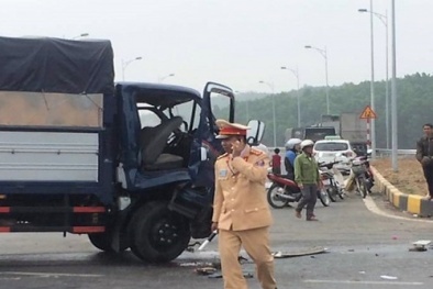 Tai nạn giao thông ngày 18/2: Tài xế nguy kịch mắc kẹt trong cabin nát bươm