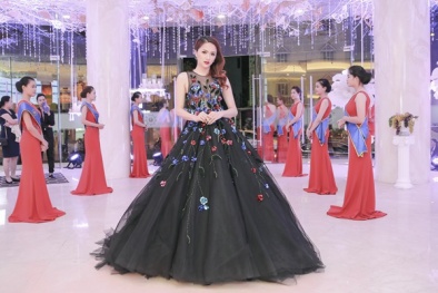 Cận cảnh bộ váy công chúa xuyên thấu của Hương Giang Idol